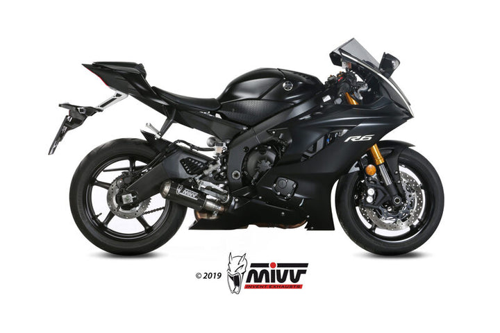 MIVV MK3 Slip-on - Carbon Y.063.LM3C installerad på Yamaha R6, sidovy som visar passform och stilren design.