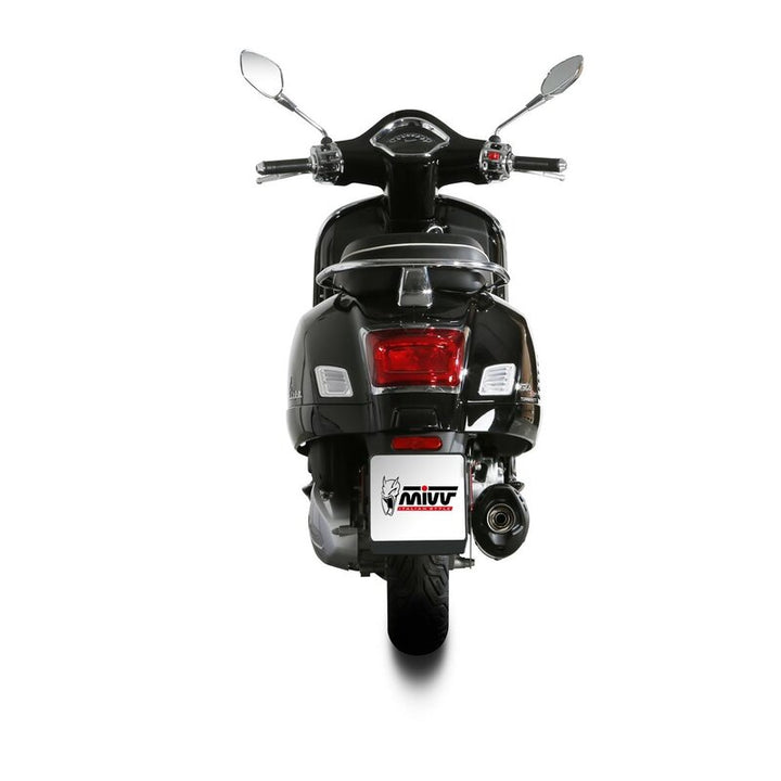 Bakre vy av scooter utrustad med MIVV On Mover Silencer MV.PG.0008.LV, perfekt för e-handel inom fordonsreservdelar.