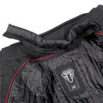 Insidan av Triumph Gore-Tex® Mc-Jacka Alder Svart med avtagbart innerfoder och Triumph-märke för extra komfort och värme.