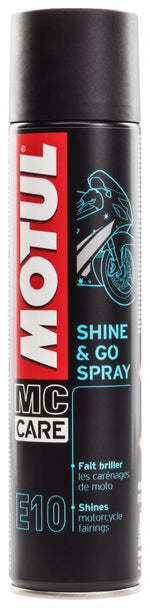 Motul Shine & Go E10 400 ml spray för motorcykelvård, idealisk för att rengöra och ge glans åt kåpor och ytor.