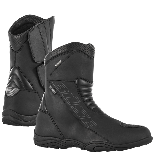 BÜSE Unisex Mc-Stövlar B120 Svart med vattentätt membran och förstärkt skydd. Perfekt för motorcyklister som söker säkerhet och komfort.