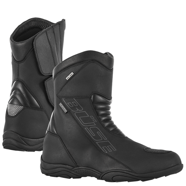 BÜSE Unisex Mc-Stövlar B120 Svart med vattentätt membran och förstärkt skydd. Perfekt för motorcyklister som söker säkerhet och komfort.
