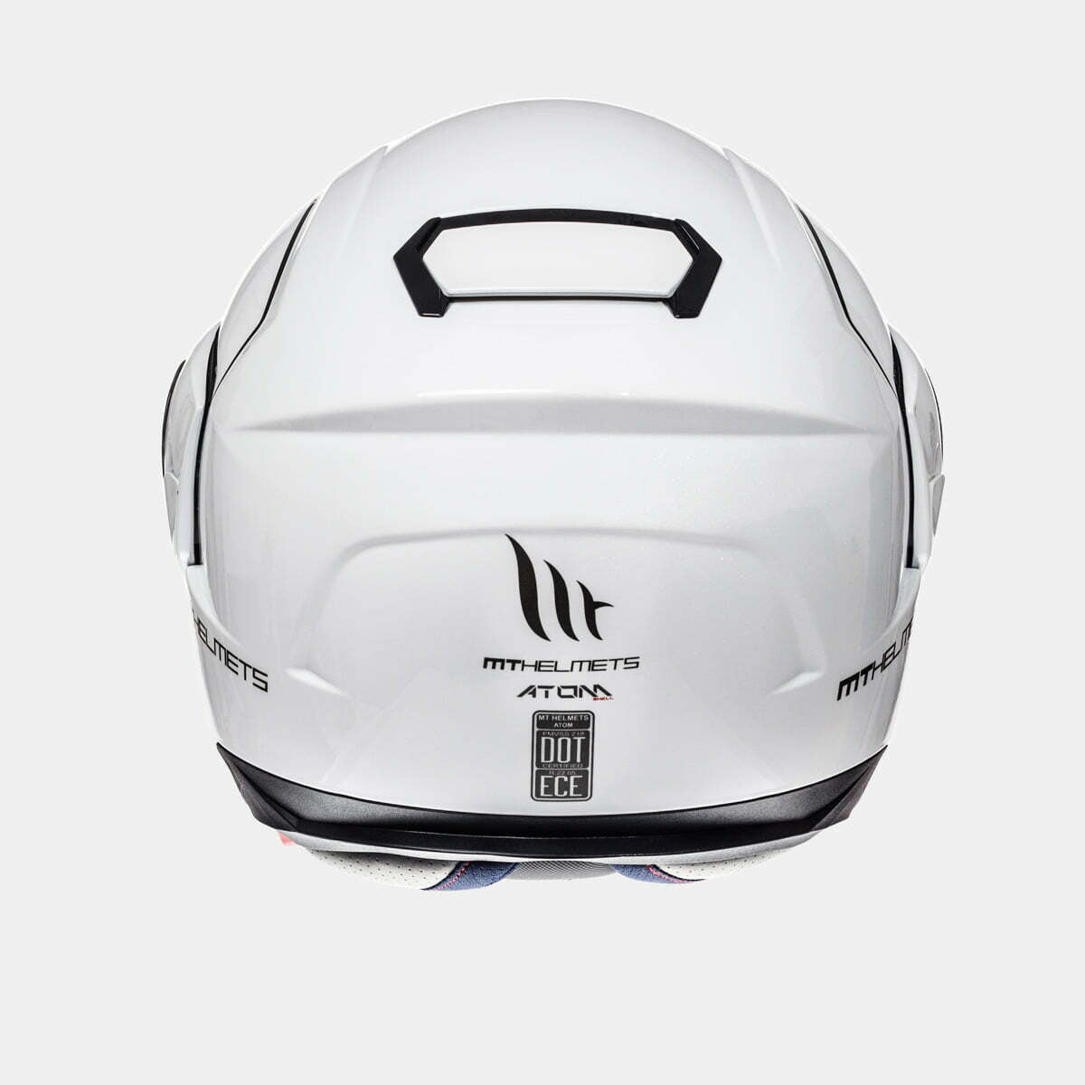 Baksidan av MT Helmets öppningsbar mc-hjälm Atom vit med aerodynamisk form och tydliga logotyper. Säker och stilren hjälm för motorcyklister.